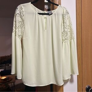 Light Green Lace Sleeve Women's Top